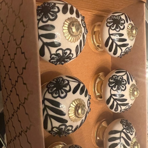 Black and White Ceramic Knobs with Gold Accents - Picture 4 of 4